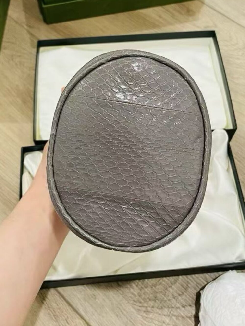Gucci Zumi Pyhon Snakeskin Mini Bucket Bag Dusty Grey $2850 New in Box - Picture 6 of 8